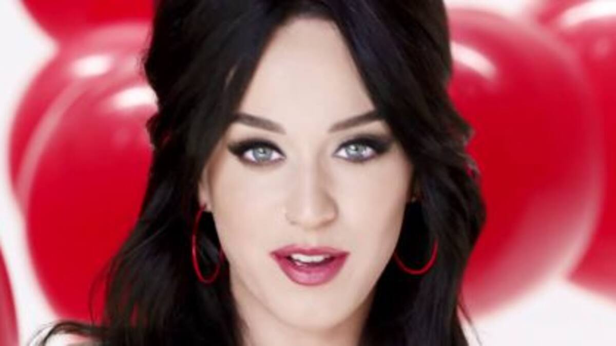 Katy Perry reversiona un éxito noventero