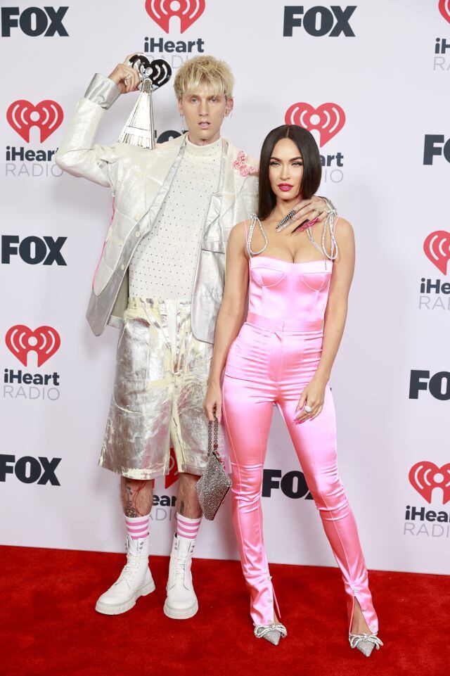 Machine Gun Kelly se lleva un iHeartRadio Music Award.