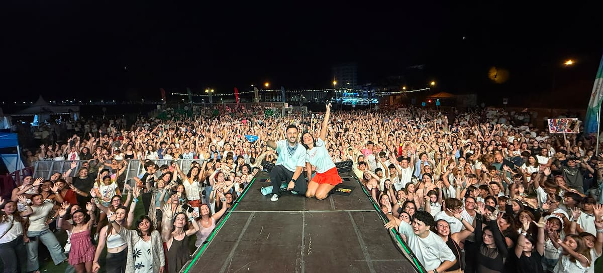 David Álvarez y Chiara Oliver, en el concierto de LOS40 Summer Live 2026 en Candás.
