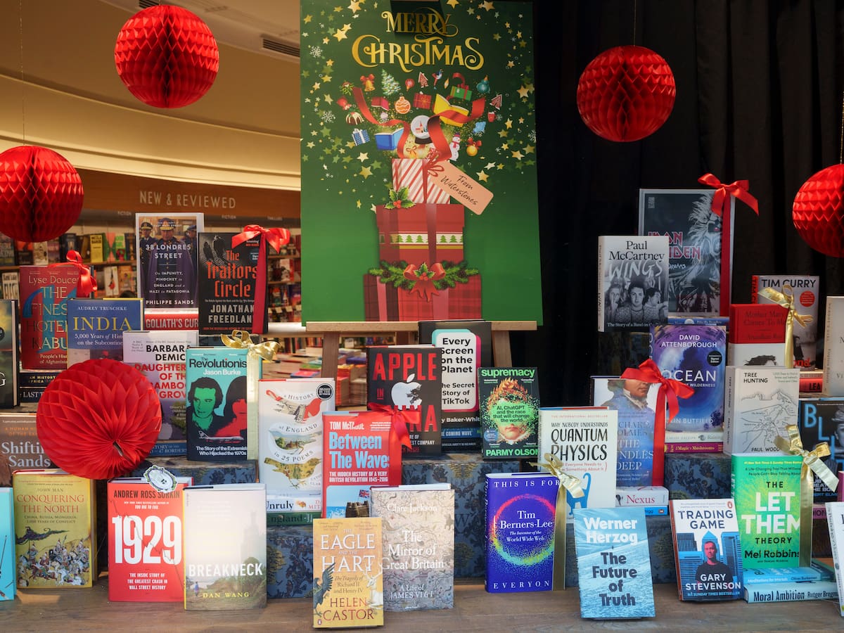 75 ideas de libros para regalar esta Navidad según los gustos del lector