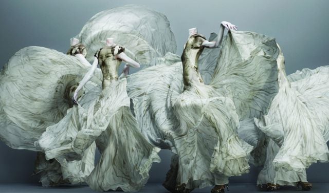 Las creaciones de Alexander McQueen podrían encajar con el mundo de Caraval.