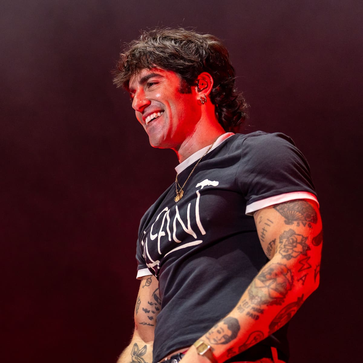 Álvaro de Luna vuelve a apostar por el pop-rock romántico con 'Llego tarde'