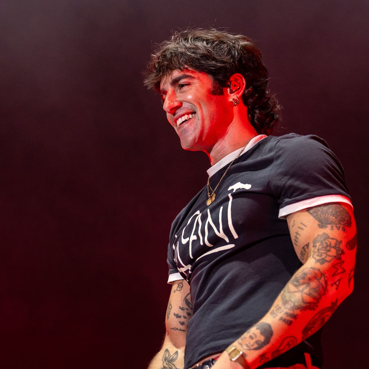 Álvaro de Luna vuelve a apostar por el pop-rock romántico con 'Llego tarde'
