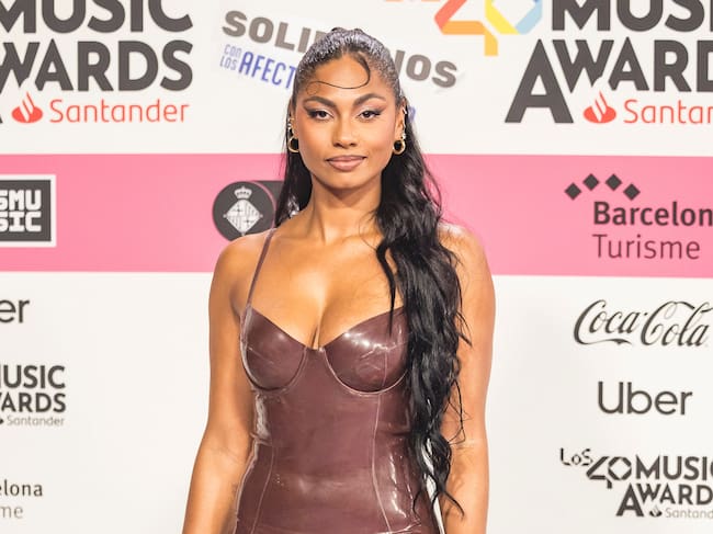 Nia Correia en la alfombra roja de LOS40 Music Awards Santander en el Palau Sant Jordi