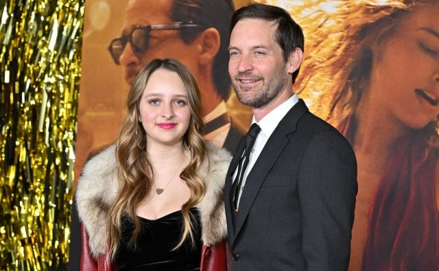 Tobey y Ruby Maguire posando en la première de &#039;Babylon&#039;.