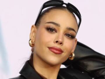 Danna Paola pierde la falda en uno de sus conciertos y algunos hablan ya de que su gira puede estar gafada