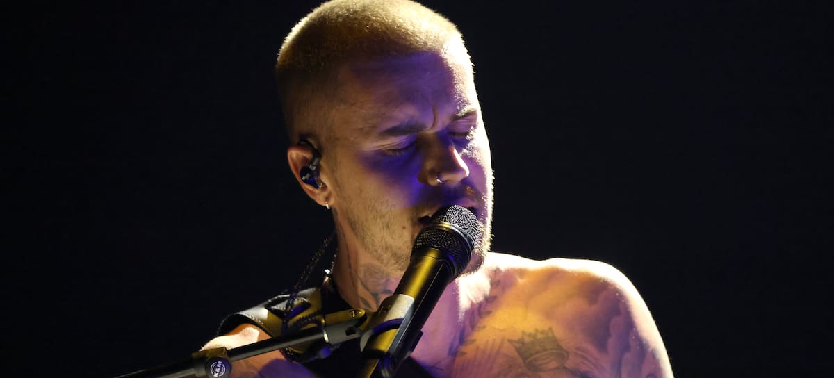 Justin Bieber actúa en los Premios Grammy 2026.