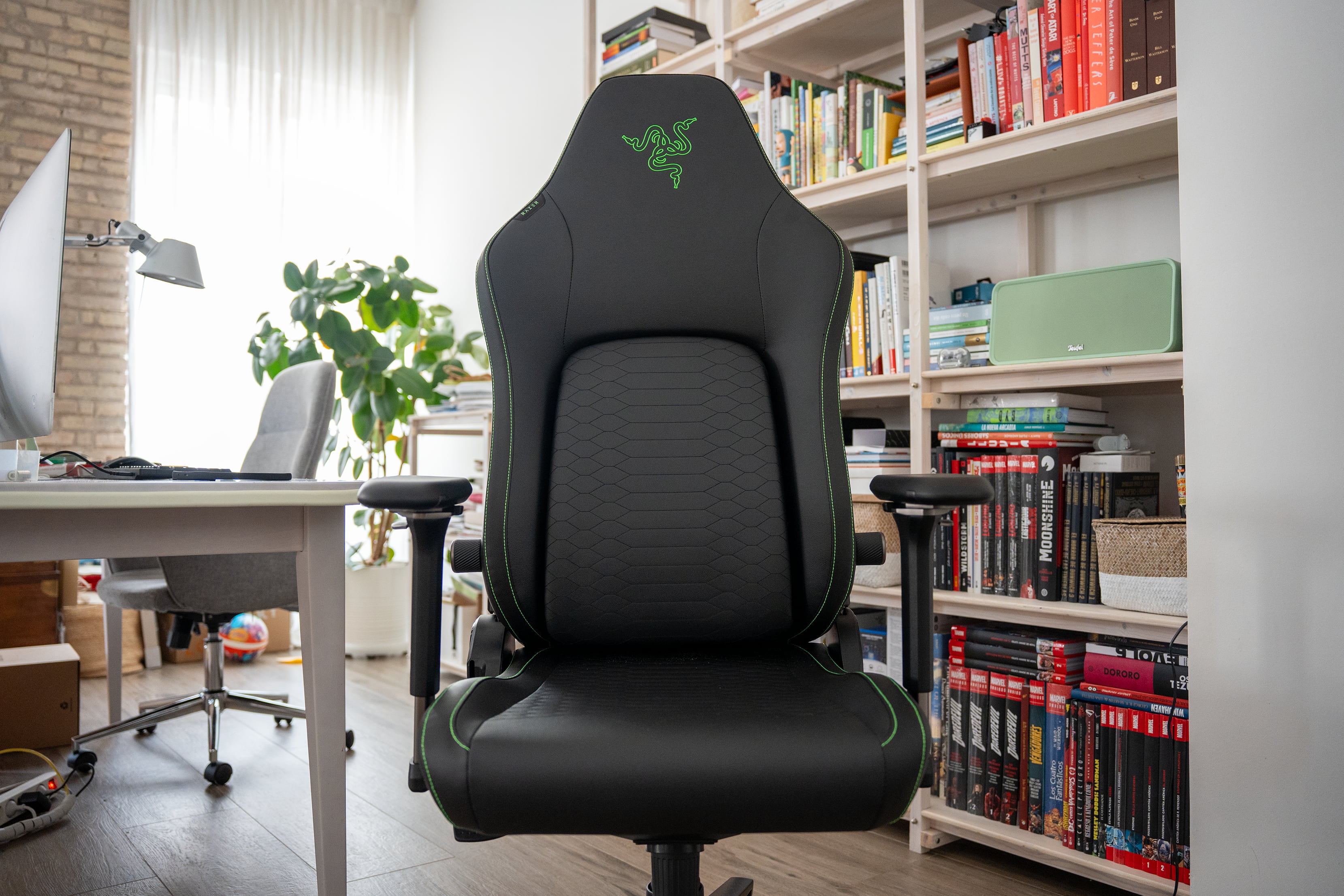 Razer Iskur V2 NewGen: la silla que cambia tu escritorio más que un ratón o un teclado