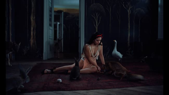 Plano número 16 del videoclip de 'Berghain'