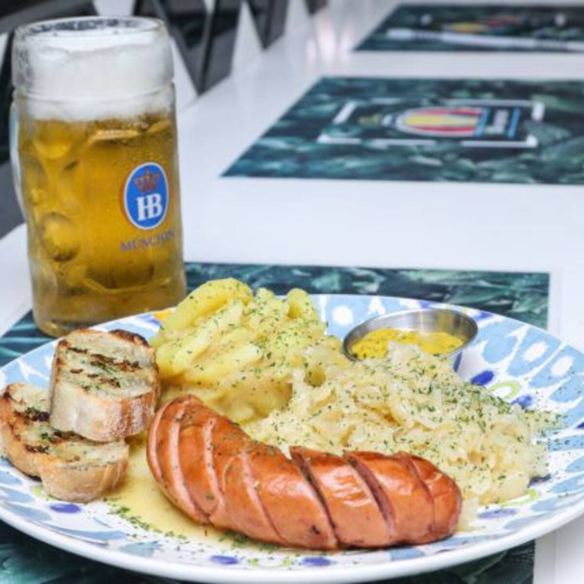 'Illig Biergarten' se expande para que los ticos se enamoren de la comida alemana