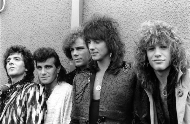 Bon Jovi durante una sesión fotográfica para un retrato en los 80.