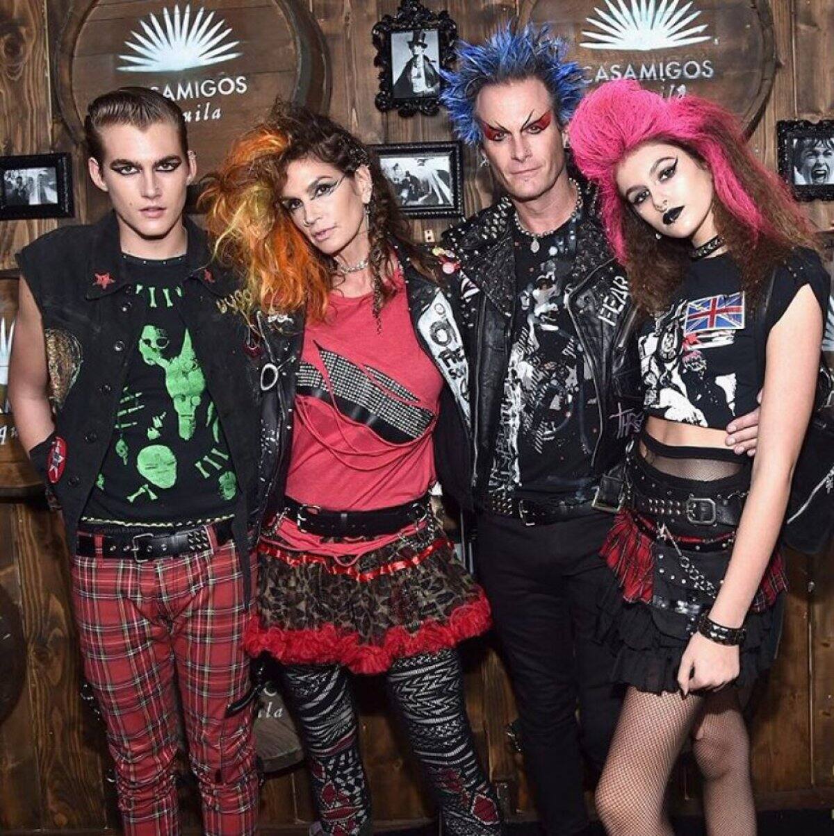 Cindy Crawford y su familia se volvieron punks!