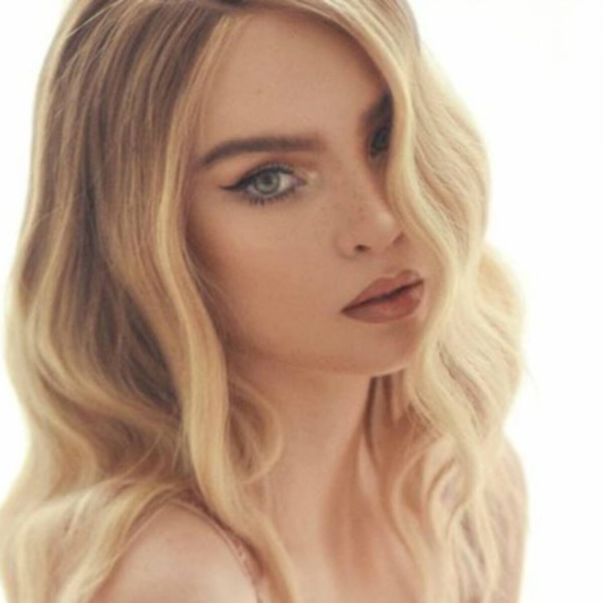 Belinda estrena "Mamacita"
