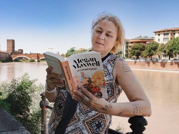 Nos vamos a Venecia con Megan Maxwell para conocer ‘¿Y a ti qué te pica?’: “Muchas mujeres me preguntan si deberían divorciarse”
