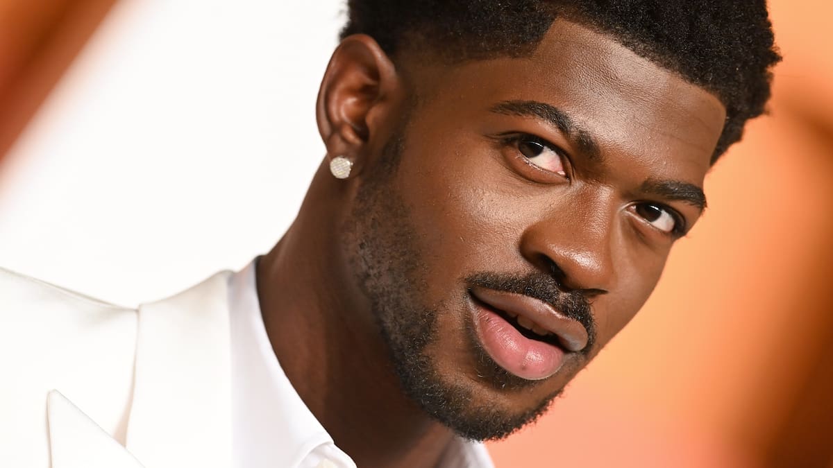Lil Nas X llora la muerte de su madre en 'World's Greatest' su nueva canción