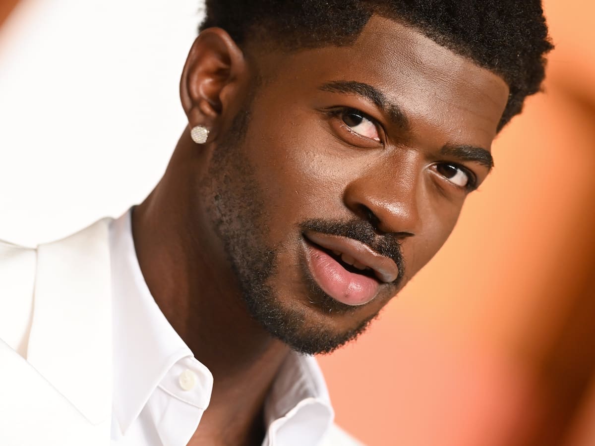 Lil Nas X llora la muerte de su madre en 'World's Greatest' su nueva canción