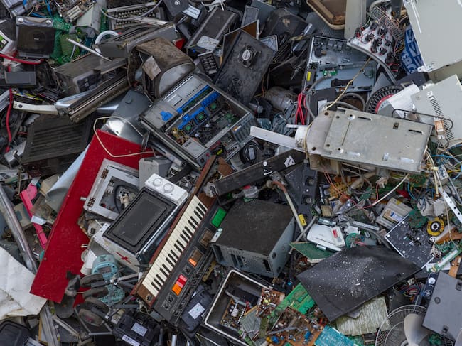 Reciclar, reutilizar o reparar son tres maneras de luchar contra los residuos electrónicos.