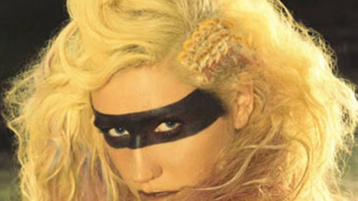 KeSha se divierte salvajemente con muñecos en su nuevo videoclip de 'C'mon'