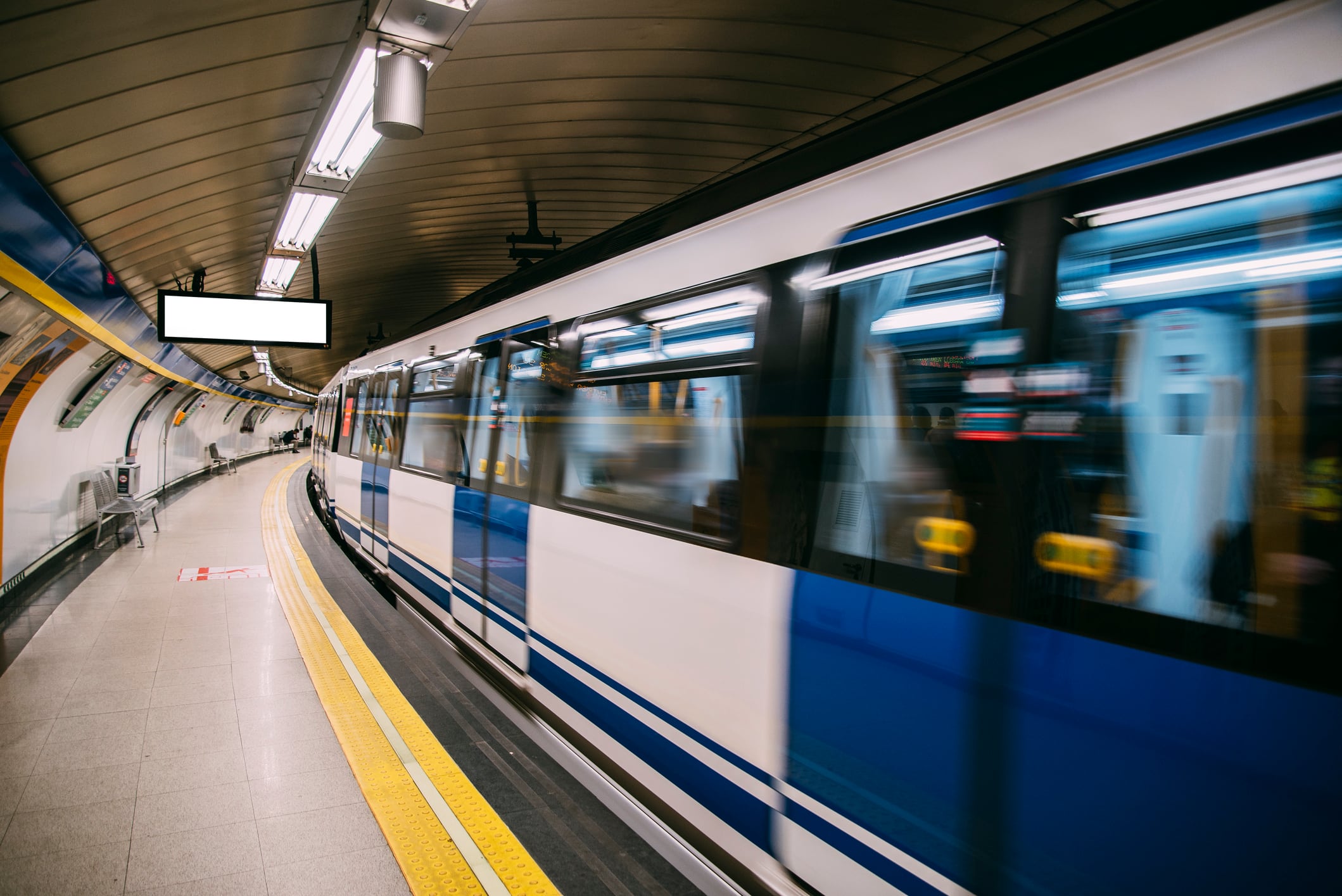 En las grandes ciudades se usa más el transporte público.