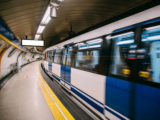 En las grandes ciudades se usa más el transporte público.