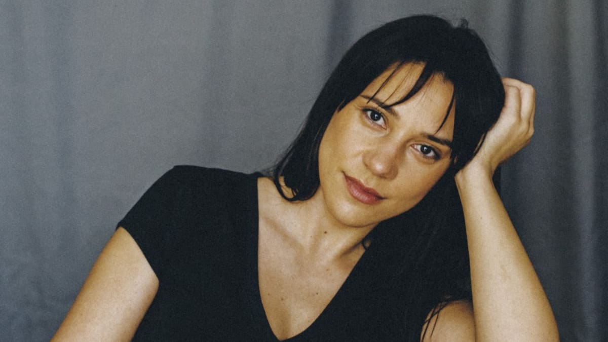 Raquel Zas se mete en los comentarios de algunos videoclips de YouTube y descubre grandes historias: “Son mega sinceros y cuentan su vida, sus miserias”