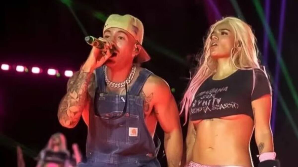 Karol G y Feid desbordan amor sobre el escenario.