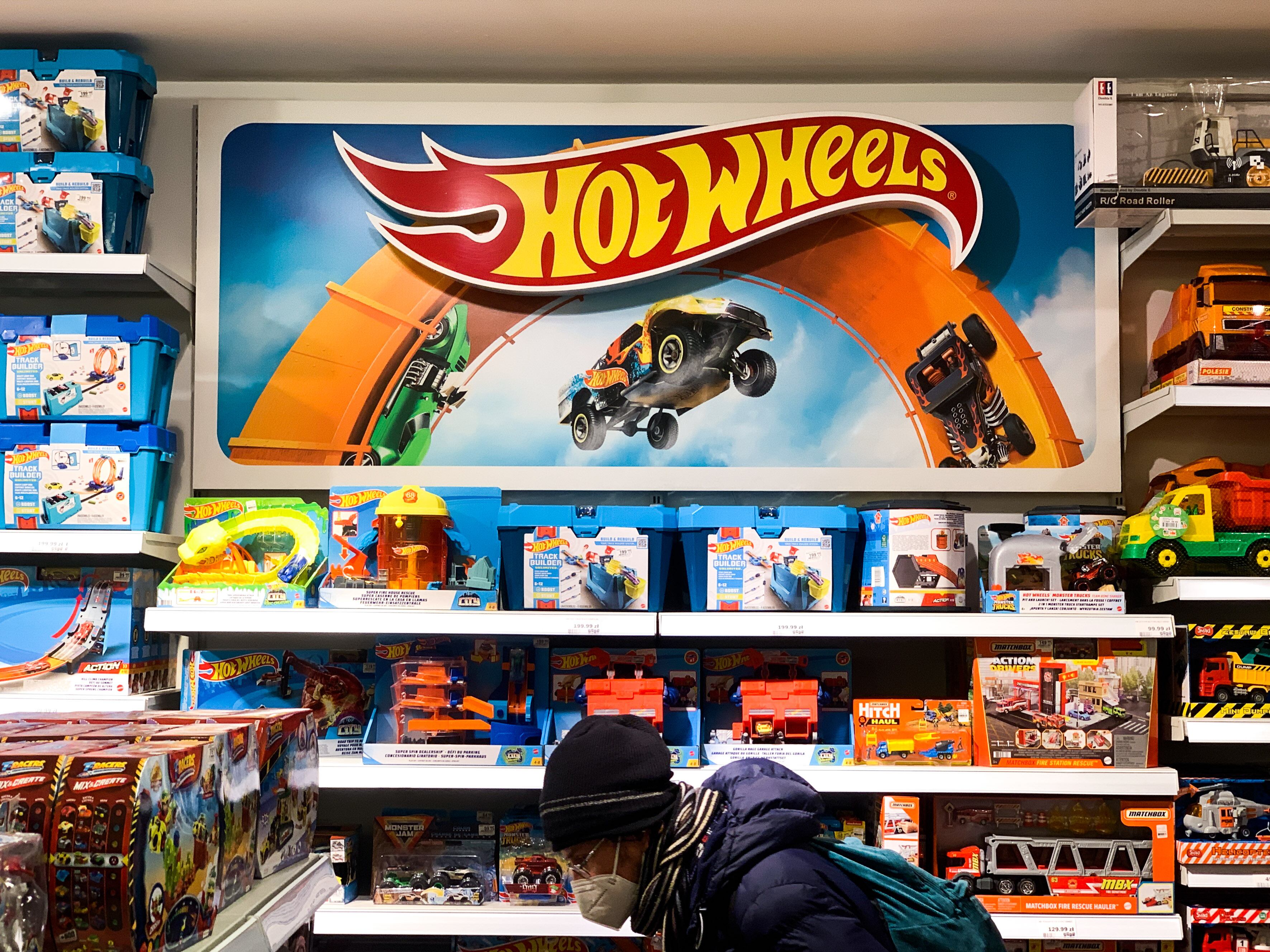Una tienda con productos Hot Wheels. / Jakub Porzycki/NurPhoto via Getty