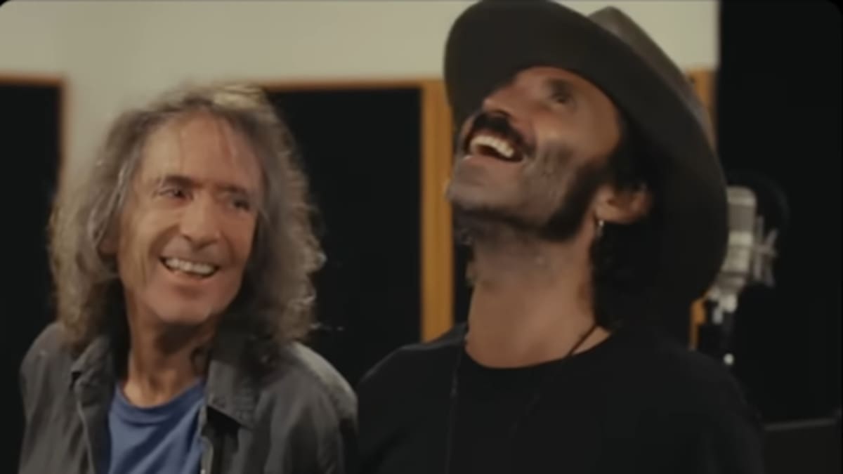 El último latido musical de Robe Iniesta antes de su muerte: 'Caída libre', la colaboración con Leiva llena de significado