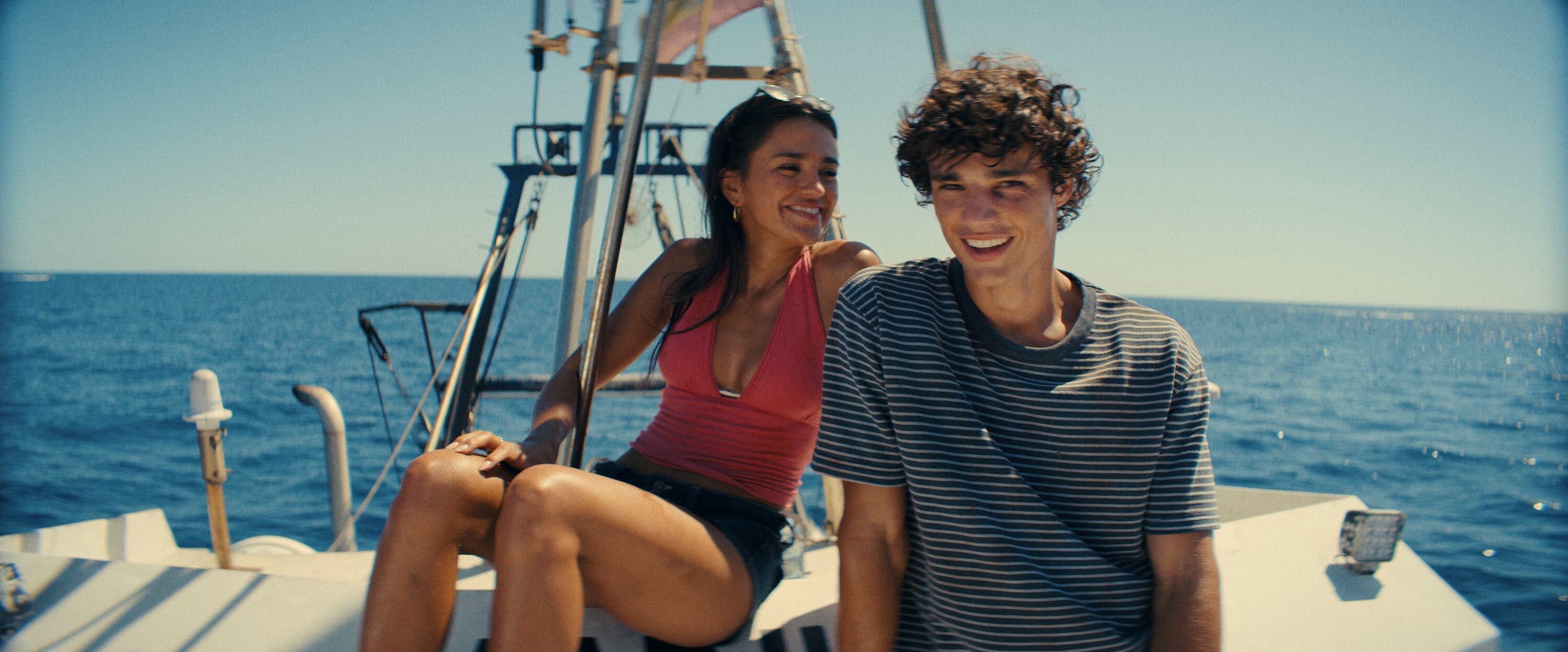 Maia Reficco y Fernando Lindez en 'Sunrise: El último amanecer'. / Prime Video © Amazon Content Services