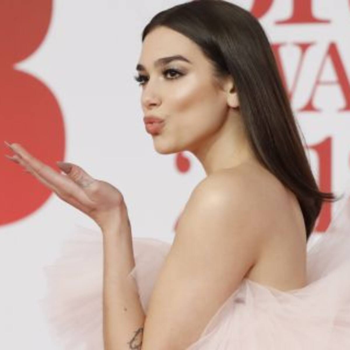 Dua Lipa brilló en los Brit Awards 2018