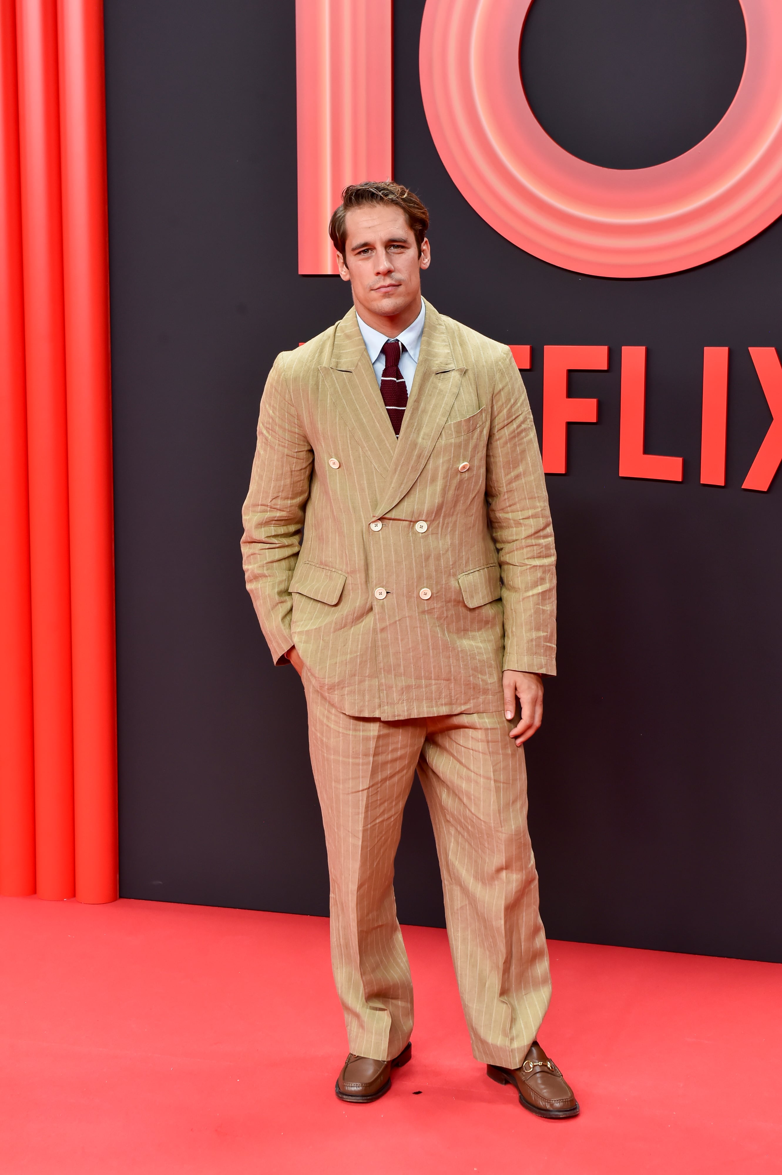 Uno delos pocos que se ha saltado el dress code y se ha salido del negro y rojo, ¿despiste, Martiño Rivas?