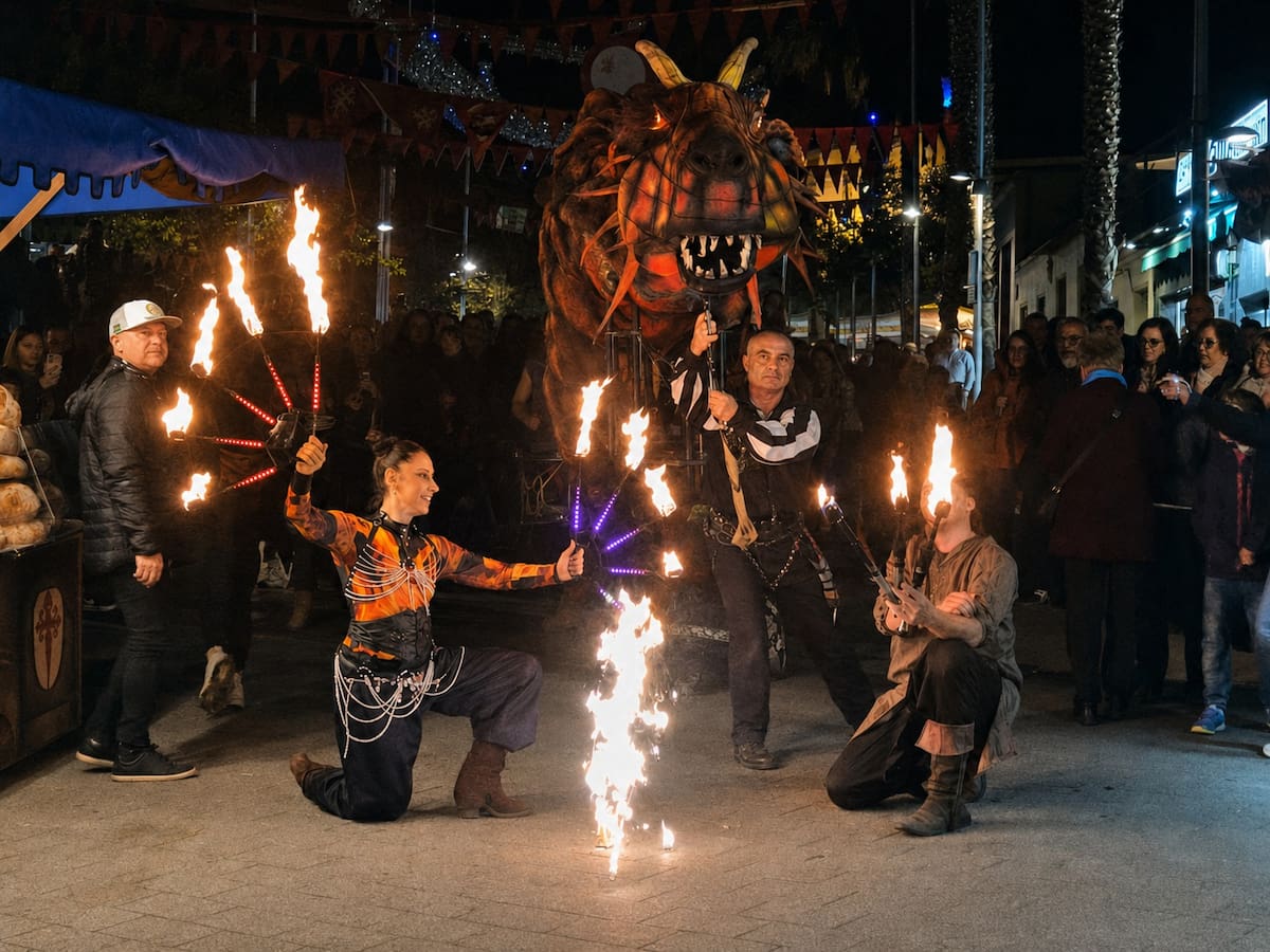 El mayor mercado medieval que está a menos de 1 hora de Madrid con productos artesanales, acrobacias, dragones y desfiles