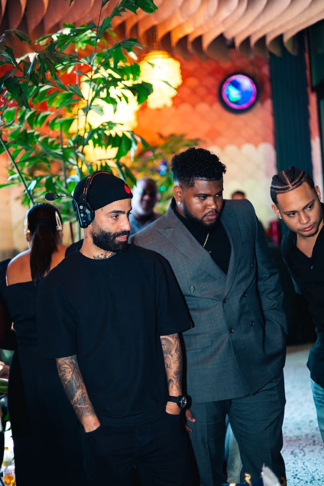 Chris Lebron con Arcángel