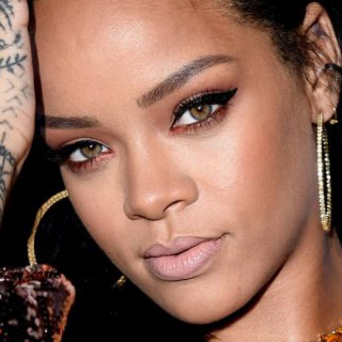 Rihanna se banca los tacos más peligrosos del mundo