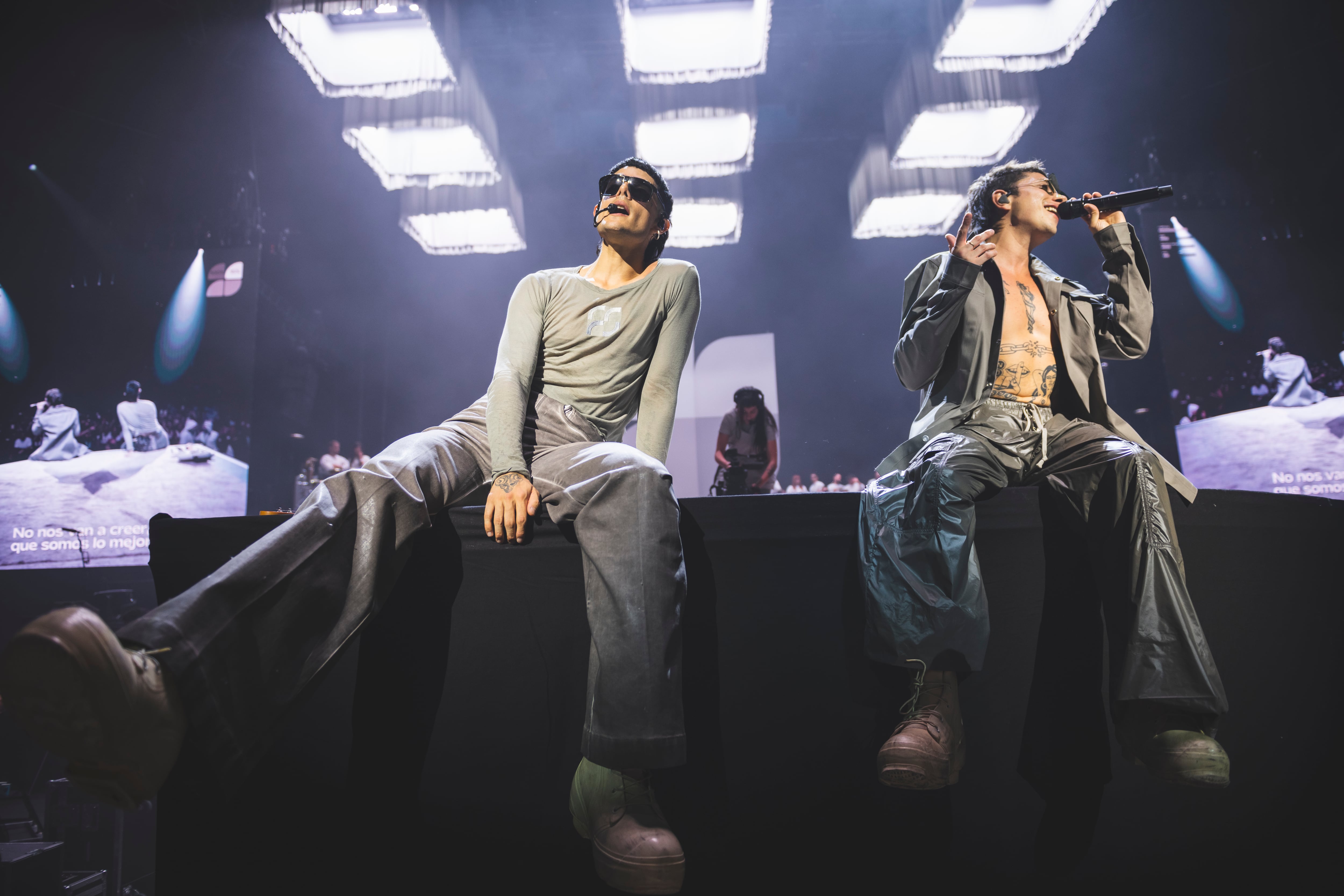 CA7RIEL y Paco Amoroso en el Movistar Arena