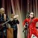 La última actuación de John Lennon: Masticando chicle y rodeado de ocho “misteriosos” cabezas rapadas