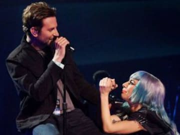Lady Gaga y Bradley Cooper cantan &quot;Shallow&quot; en vivo