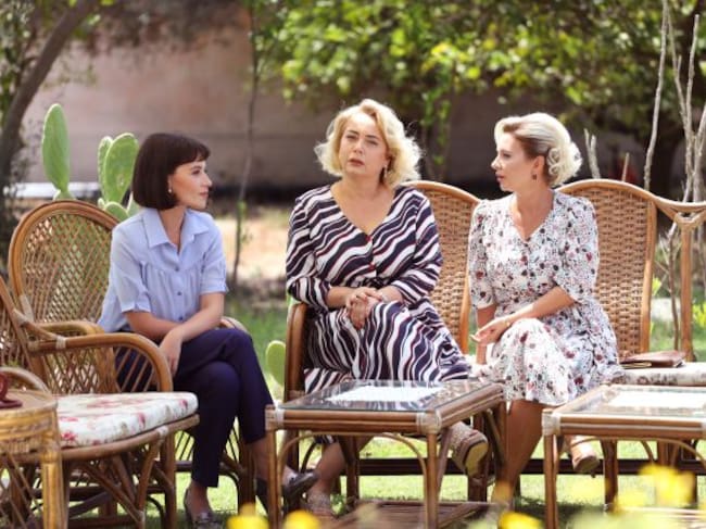 Las actrices de 'Tierra Amarga' reunidas en la mansión principal de la trama.