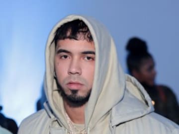 Anuel AA presenta a su nueva novia con un apasionante beso: Yailin La Mas Viral