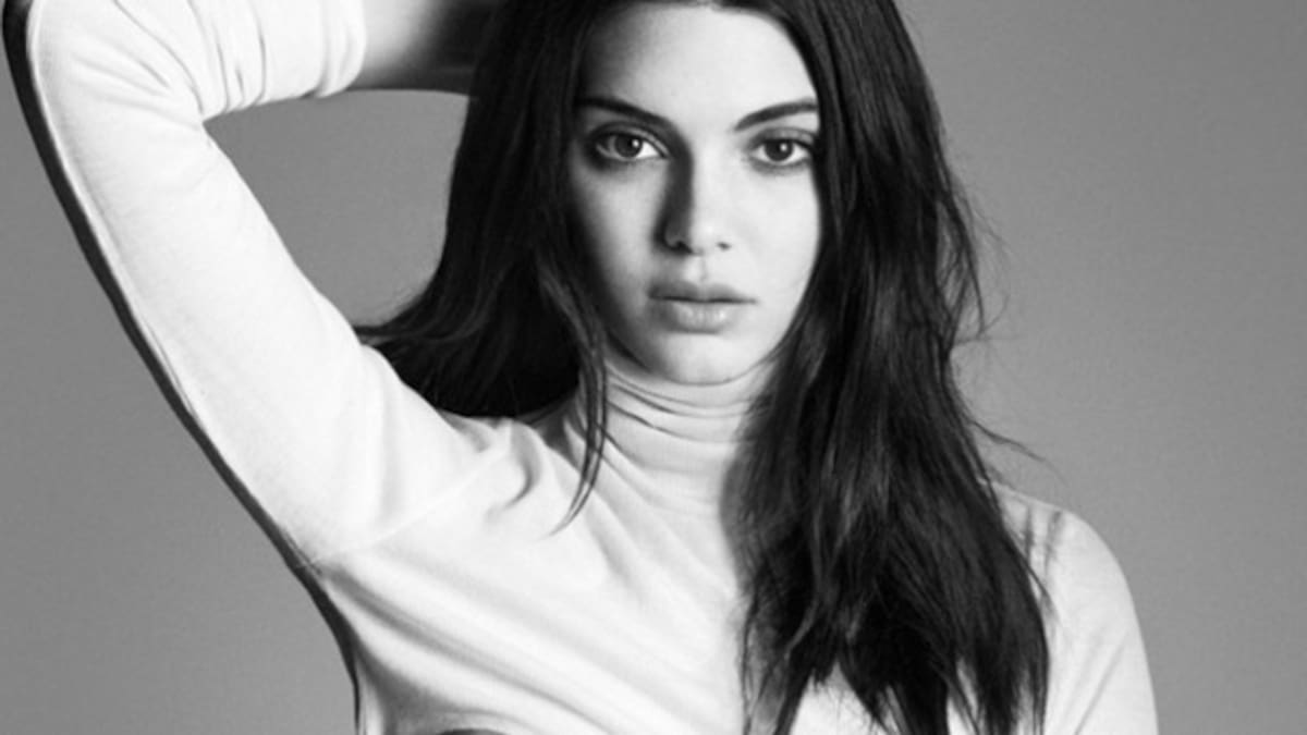 Kendall Jenner sufre aparatosa caída