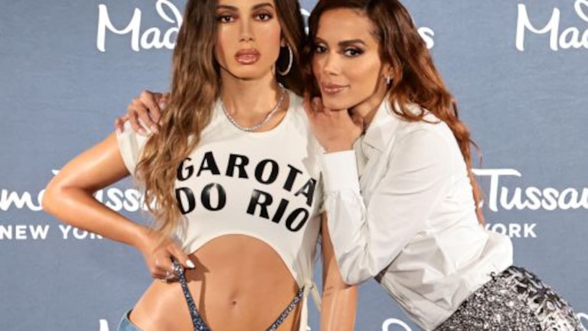 Anitta con figura de cera