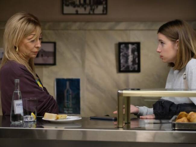 Dos de las actrices de 'Servir y Proteger' en una de las escenas de la serie.