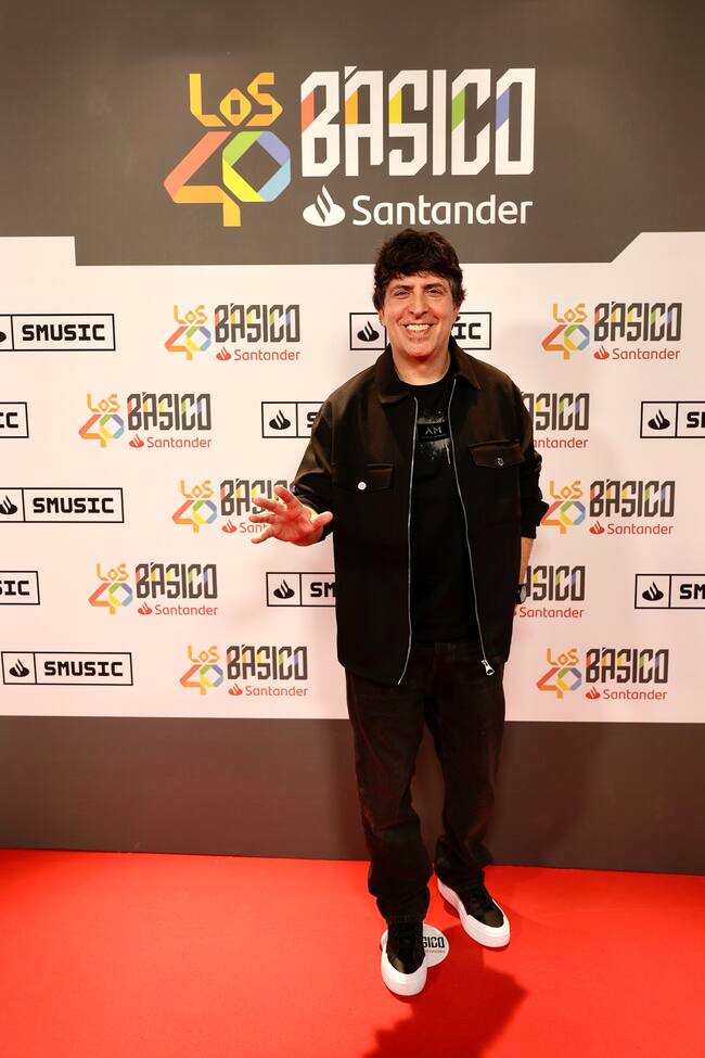 Dani Moreno 'El Gallo', presentador de Anda Ya! y también conductor de LOS40 Básico Santander llego al Teatro Eslava cargado de energía.