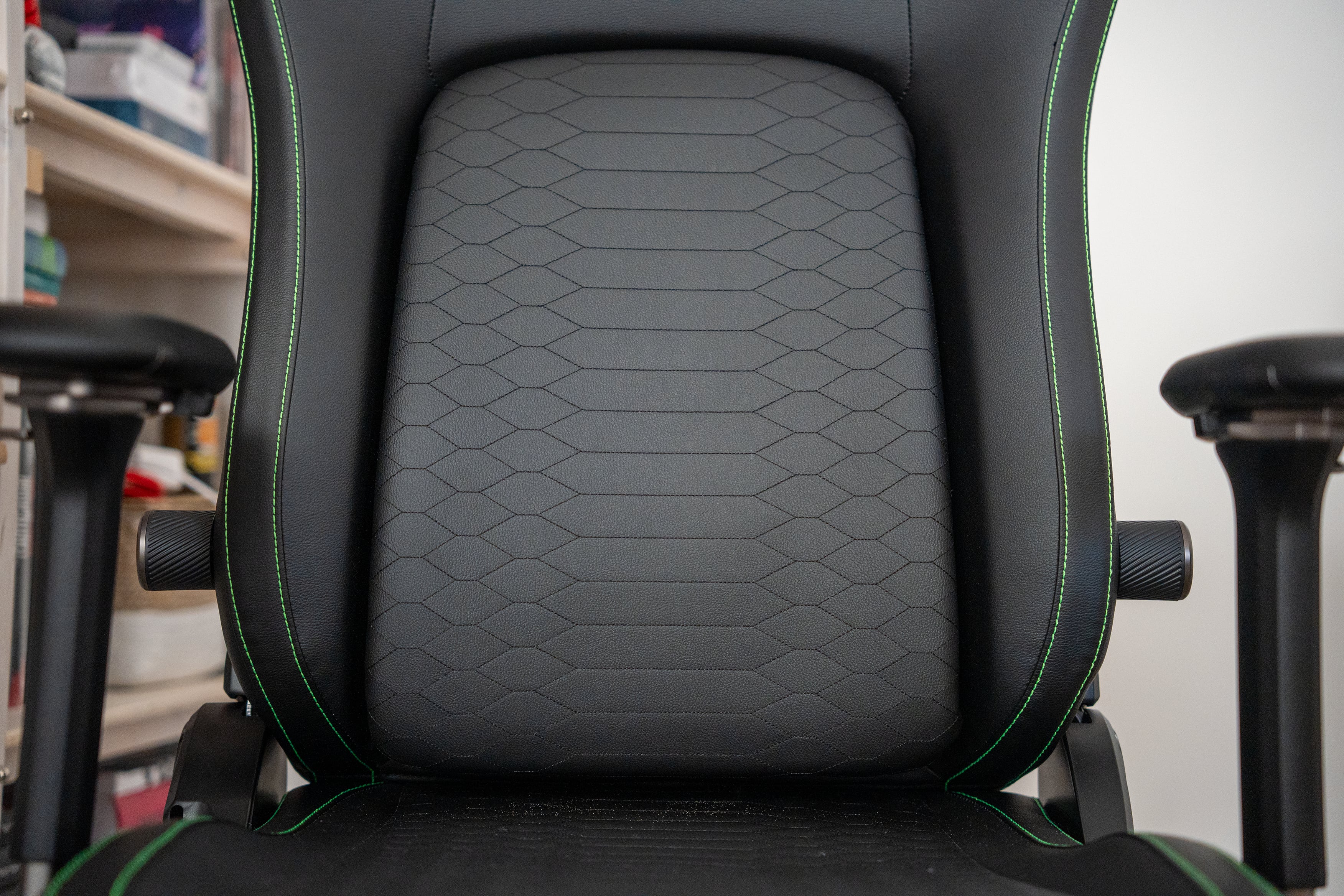 Razer Iskur V2 NewGen: la silla que cambia tu escritorio más que un ratón o un teclado