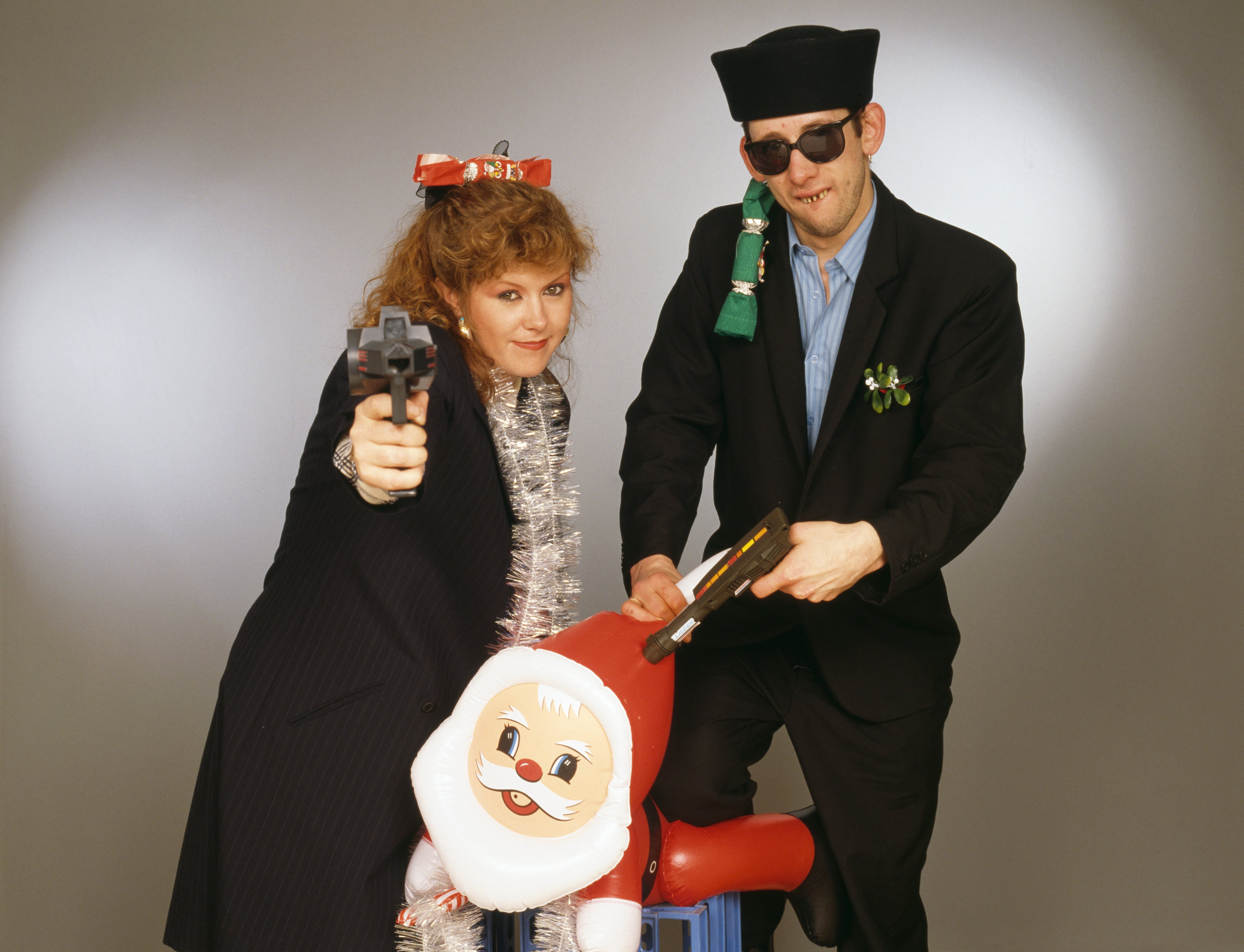 Kirsty MacColl y Shane MacGowan cantan a dúo &#039;Fairytale of New York&#039;, compuesta en 1987.