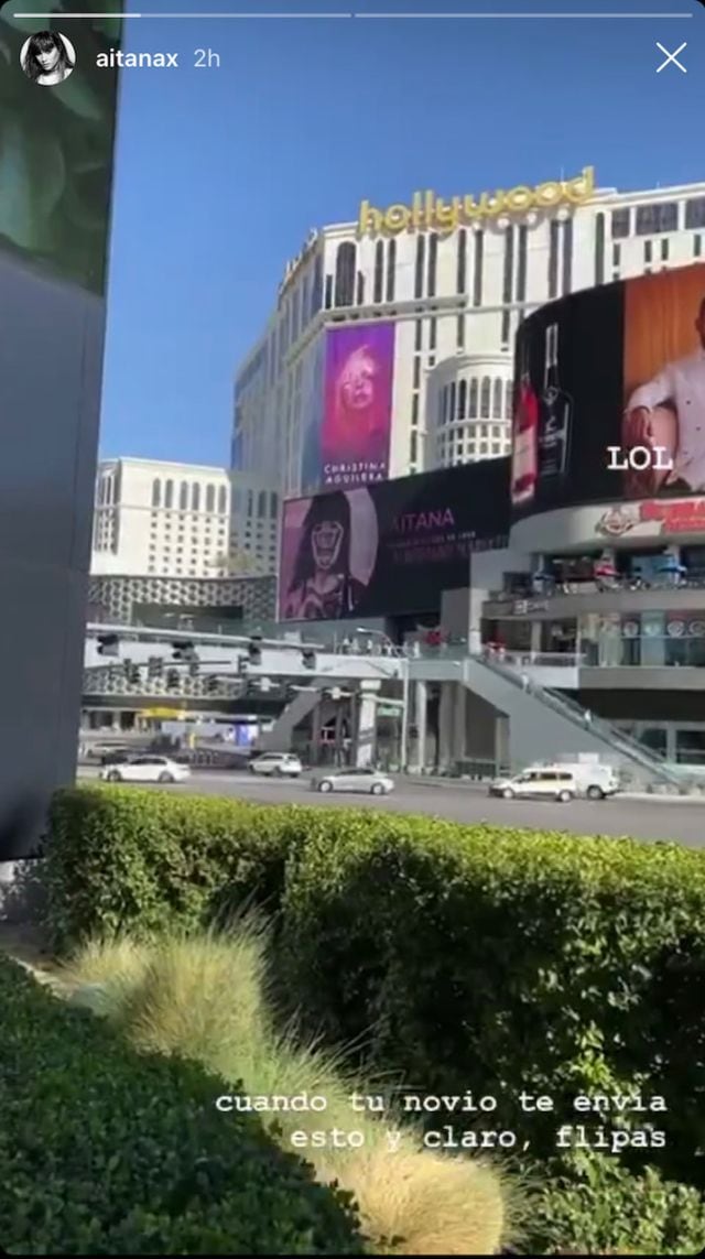 Rótulo anunciando la nominación a Mejor Artista Revelación de Aitana en Las Vegas, foto tomada por Miguel Bernardeau. / Foto: Instagram @aitanax