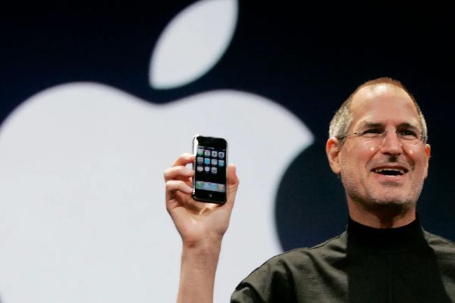 Steveo Jobs y su iPhone.