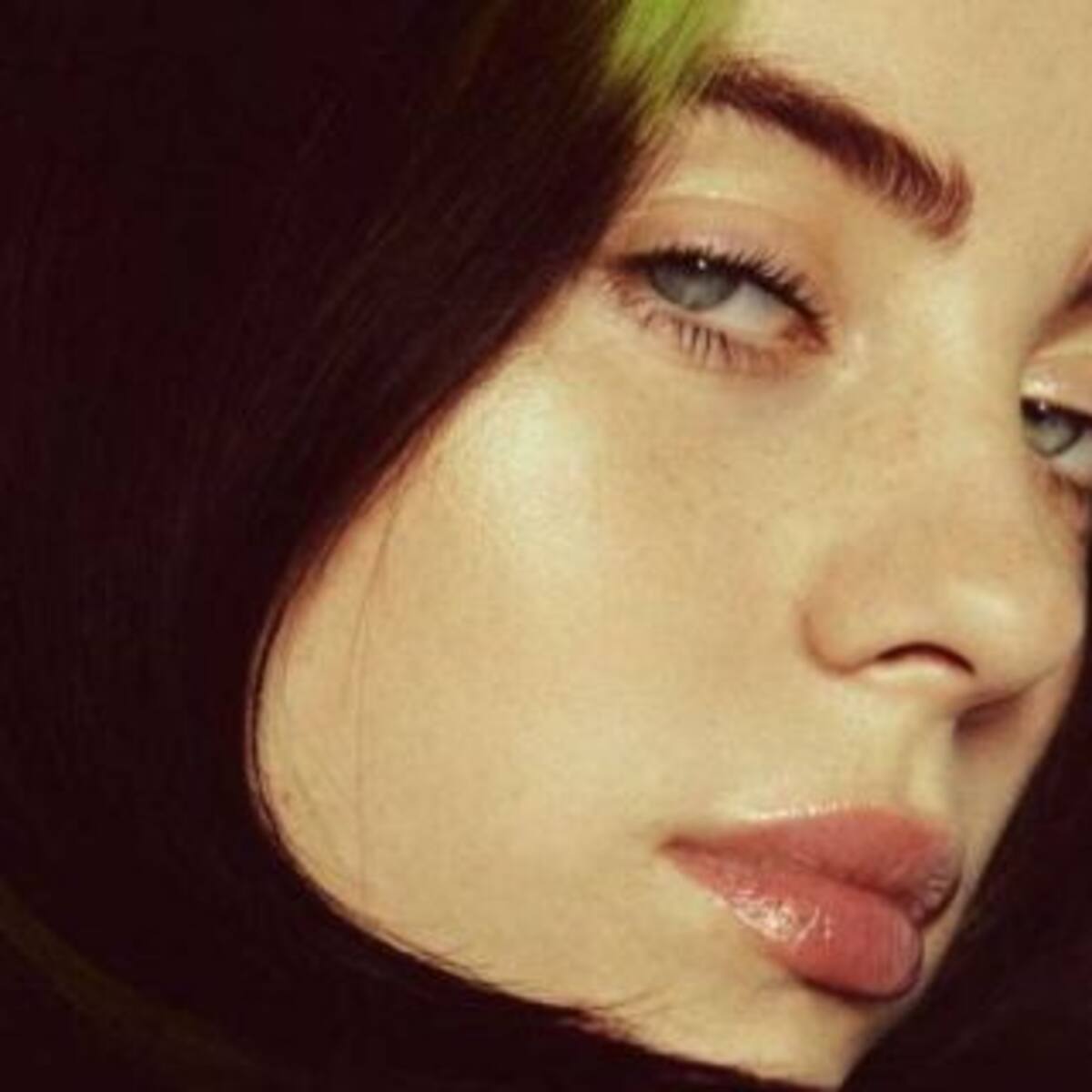 Billie Eilish contó que tuvo un romance secreto con un rapero y que le rompió el corazón