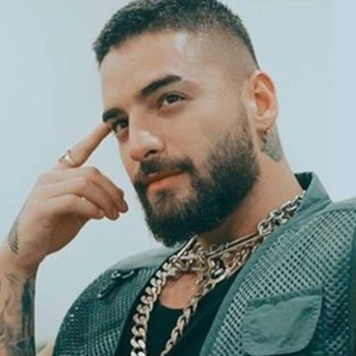 ¡WTF! Maluma recibió un corpiño en pleno concierto
