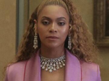 Beyoncé, Aitana, Ellie Goulding y Rosalía nos llevan de museos en sus videoclips